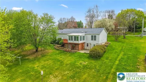 540 Bauer Rd, Bath, PA 18014 photo 2