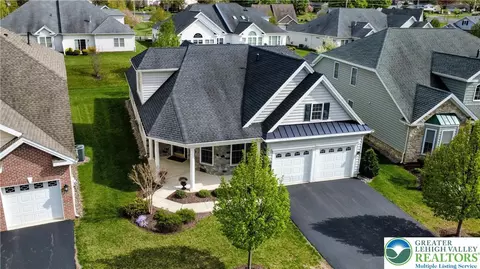 4362 Founders Dr, Center Valley, PA 18034