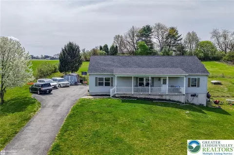 8738 Cardinal Rd, New Tripoli, PA 18066