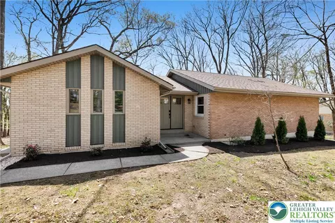 5722 Shady Ln, Bath, PA 18014