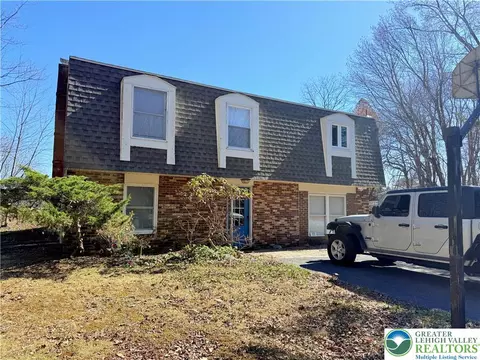 17 Heath Ln, Mount Pocono, PA 18344