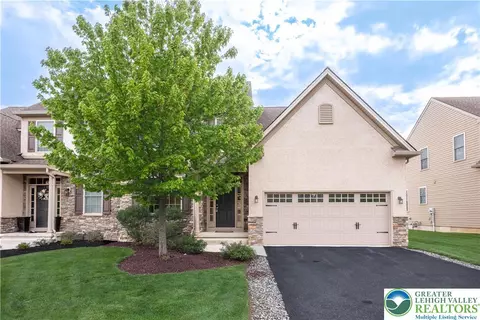 1638 Ressler Dr, Orefield, PA 18069