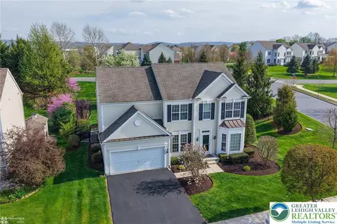 8958 Colebrook Rd, Breinigsville, PA 18031