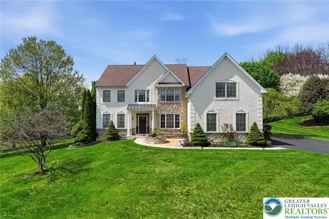 1422 Morningside Dr, Orefield, PA 18069