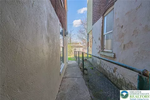 Entry Way - 1019 E 4th St, Bethlehem, PA 18015 photo 5 of 5