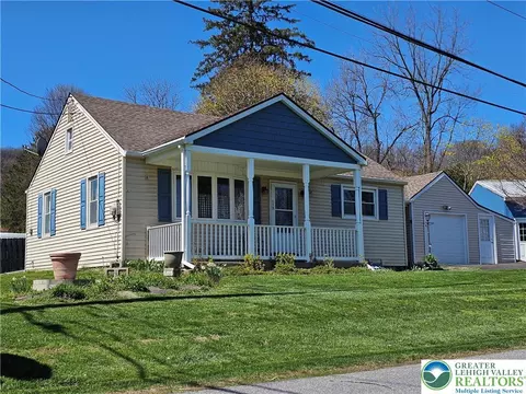 115 Kiefer St, Williams Twp, PA 18042