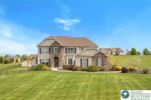 208 E Dell Rd, Bath, PA 18014