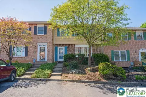 4617 N Hedgerow Dr, Allentown, PA 18103