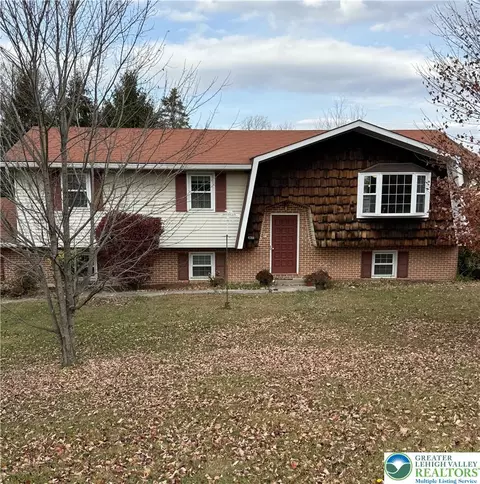 4266 Chestnut Dr, Walnutport, PA 18088