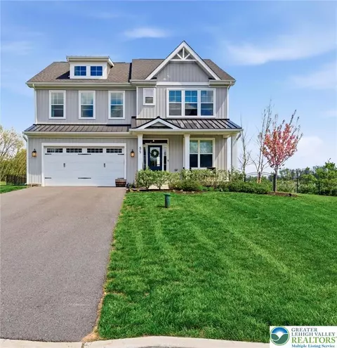 55 Alieh Ct, Williams Twp, PA 18042