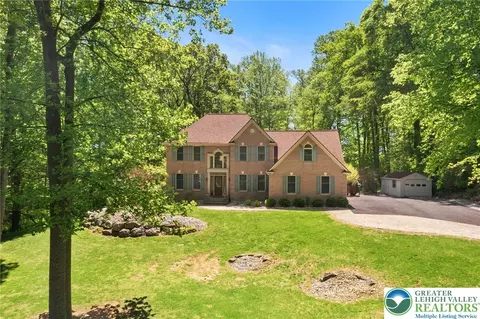5925 Robin Ln, Coopersburg, PA 18036