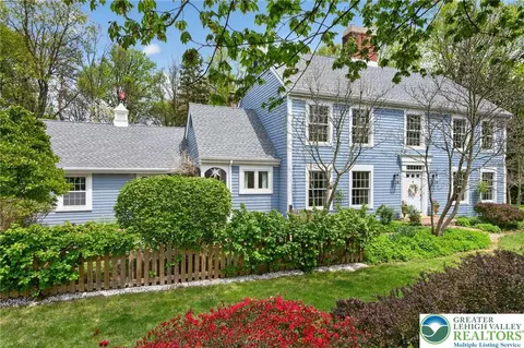 2495 Stanford Cir, Emmaus, PA 18049