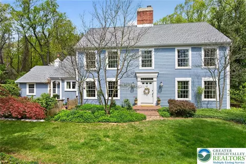 2495 Stanford Cir, Emmaus, PA 18049