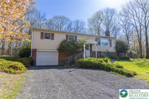 122 Big Oak Ln, Tannersville, PA 18372
