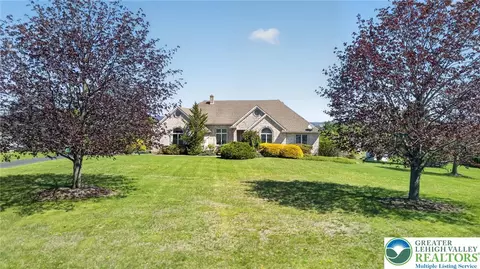 353 Beaver Run Dr, Nazareth, PA 18064