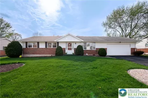 1424 Oak Dr, Macungie, PA 18062