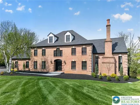2240 Greenwood Rd, Allentown, PA 18103
