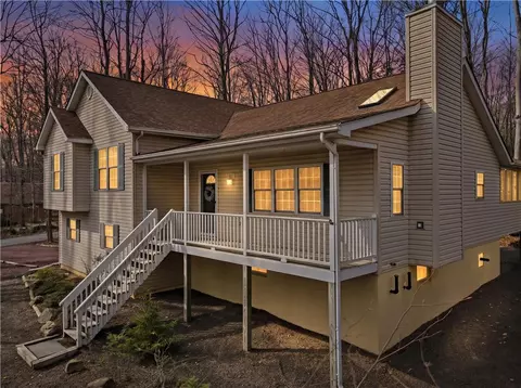 104 Merriment Ln, Blakeslee, PA 18610
