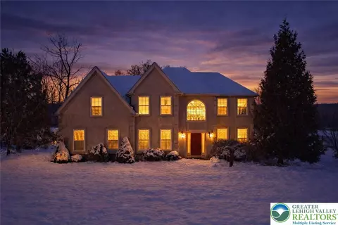 4985 Curly Horse Dr, Center Valley, PA 18034