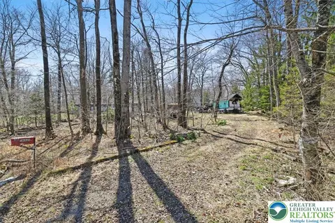 16 Big Chief Trl, Wayne, PA 18424