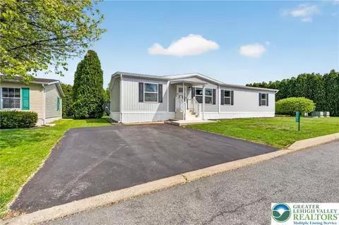 4180 Heritage Ln, Walnutport, PA 18088