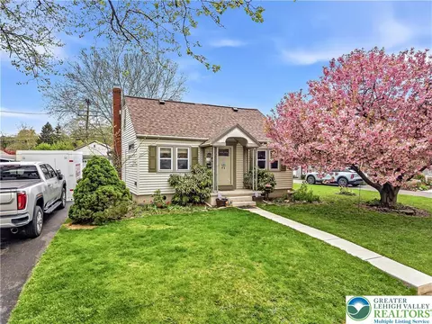 115 N Liberty St, Nazareth, PA 18064