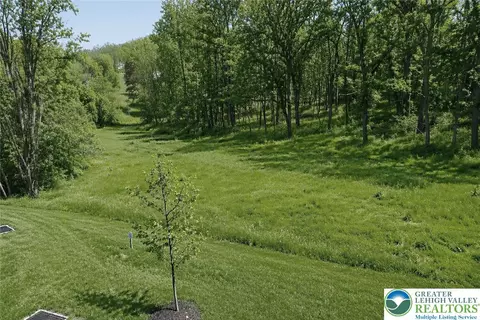 2612 Saddleback Ln, Saucon Twp, PA 18015