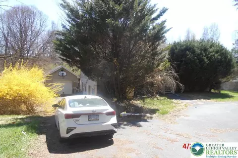 125 Morningside Dr, Mount Bethel, PA 18343