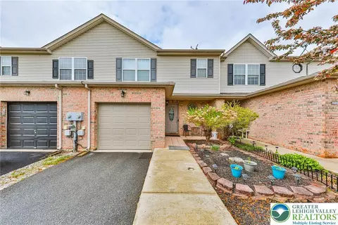2575 Gillian Ln, Easton, PA 18040