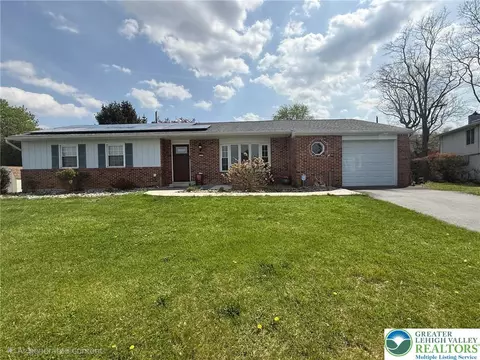 4860 Hemlock St, Wescosville, PA 18106
