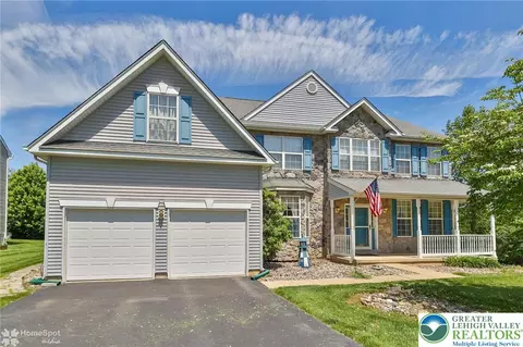 13 Windrift Ct, Easton, PA 18045