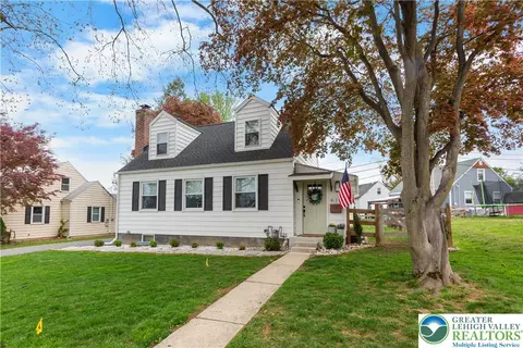 915 Magnolia Rd, Hellertown, PA 18055