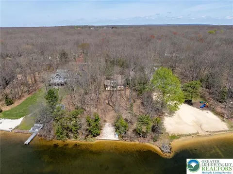 355 Bear Creek Lake Dr, Jim Thorpe, PA 18229