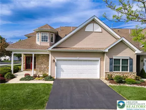 110 Moor Dr, Palmer Township, PA 18045