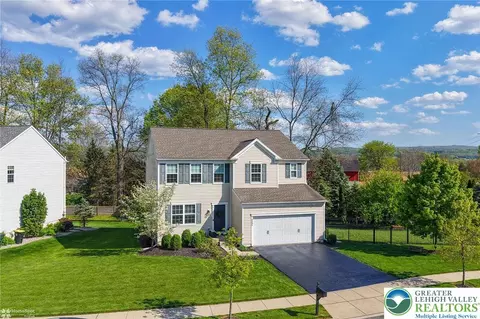 9254 Windy Bush Ln, Breinigsville, PA 18031
