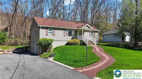 23 Blue Berry Ln, Nesquehoning, PA 18240