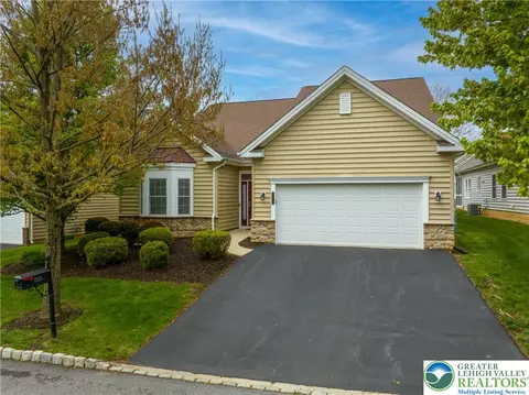 6515 Betsy Ross Cir, Bethlehem, PA 18017