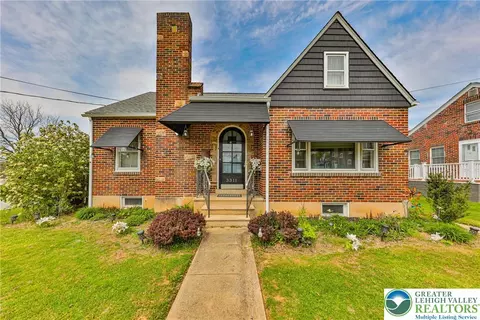 3311 Lehigh St, Hokendauqua, PA 18052