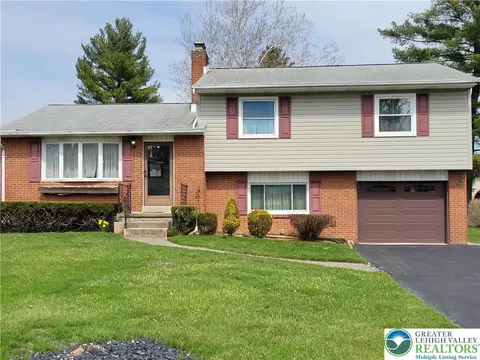 3552 Lord Byron Dr, Bethlehem, PA 18017