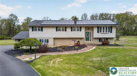 158 Saint Peters Rd, Macungie, PA 18062