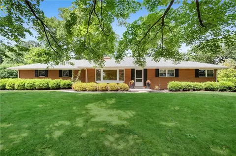 5747 Kernsville Rd, Orefield, PA 18069