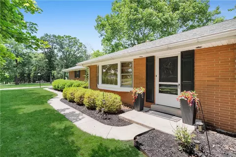 5747 Kernsville Rd, Orefield, PA 18069