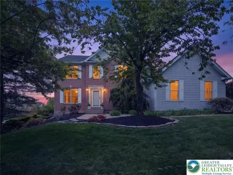 7188 Periwinkle Dr, Macungie, PA 18062