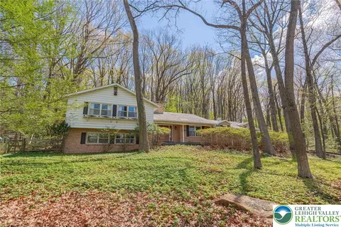 270 Bierys Bridge Rd, Bethlehem, PA 18017