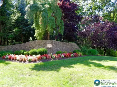 2120 Turnberry Ct, Saucon Twp, PA 18034