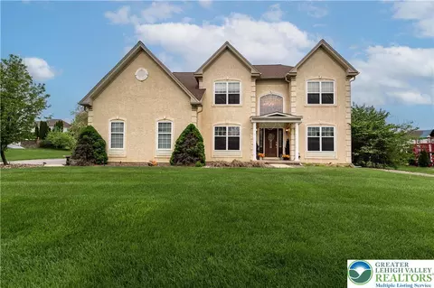 4415 Crosswinds Dr, Easton, PA 18045