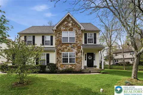 360 Essex Ct, Perkasie, PA 18944