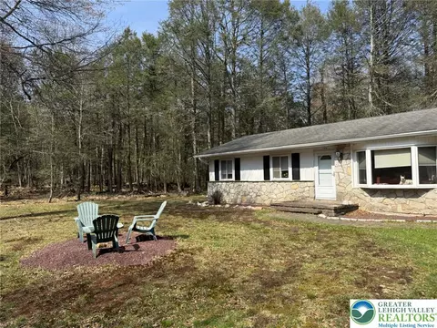 17 Fox Haven Rd, Lake Harmony, PA 18624
