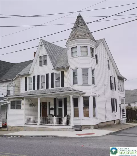 22 Dowell St, Slatington, PA 18080