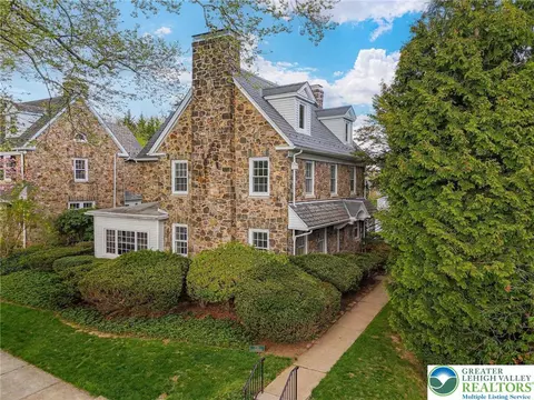1716 Sycamore St, Bethlehem, PA 18017